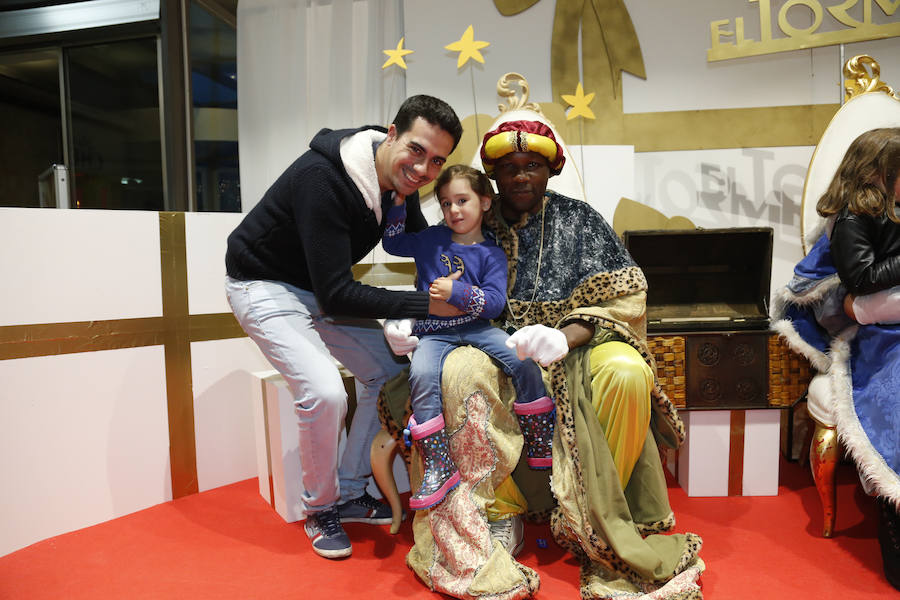 Los Reyes Magos llegan al centro comercial El Tormes