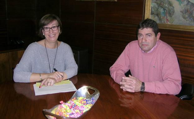 Pilar Sanz y Francisco Javier Fernández, durante el encuentro. 