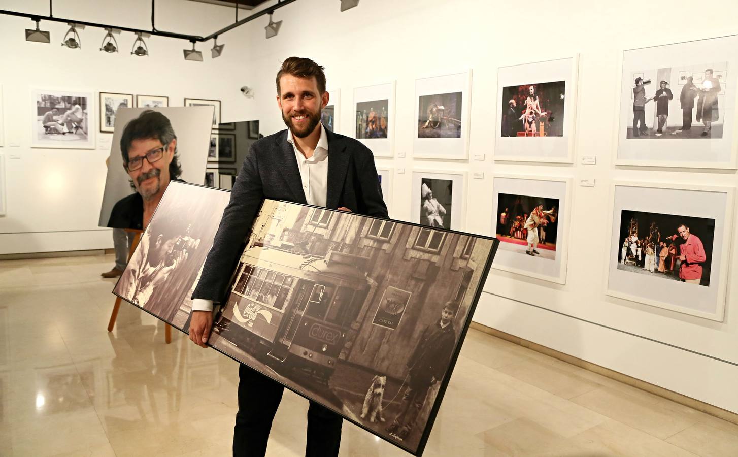 19.09 Inauguración de la exposición 'Esencia de una mirada', de Luis Laforga, en el Palacio Pimentel.