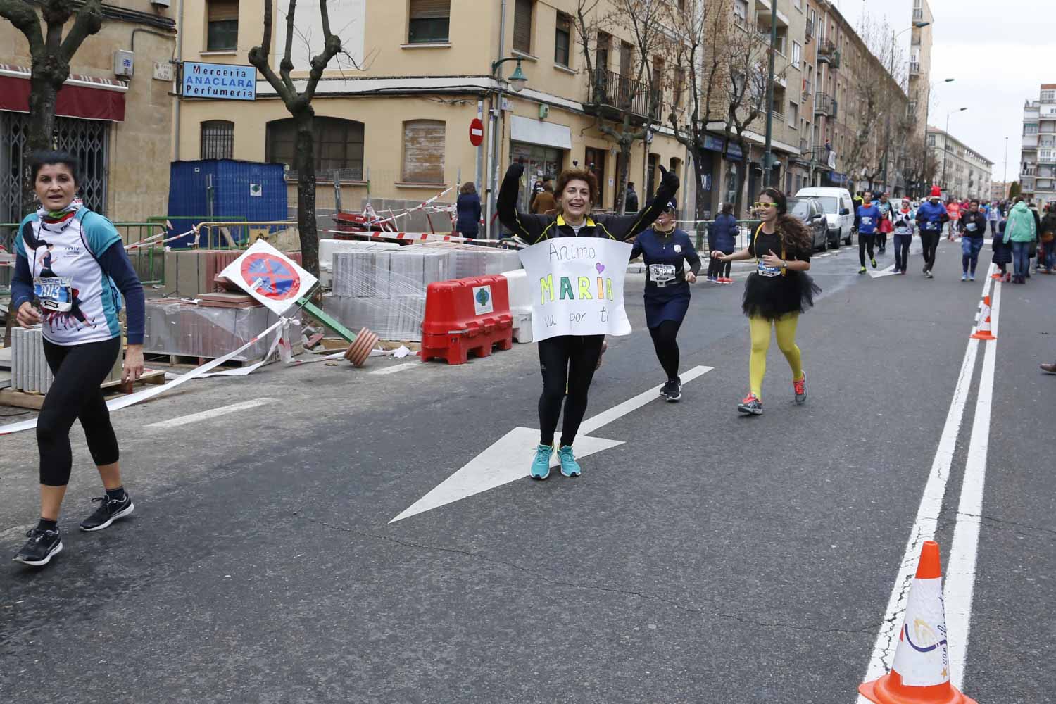 Participantes y disfraces en la San Silvestre de Salamanca