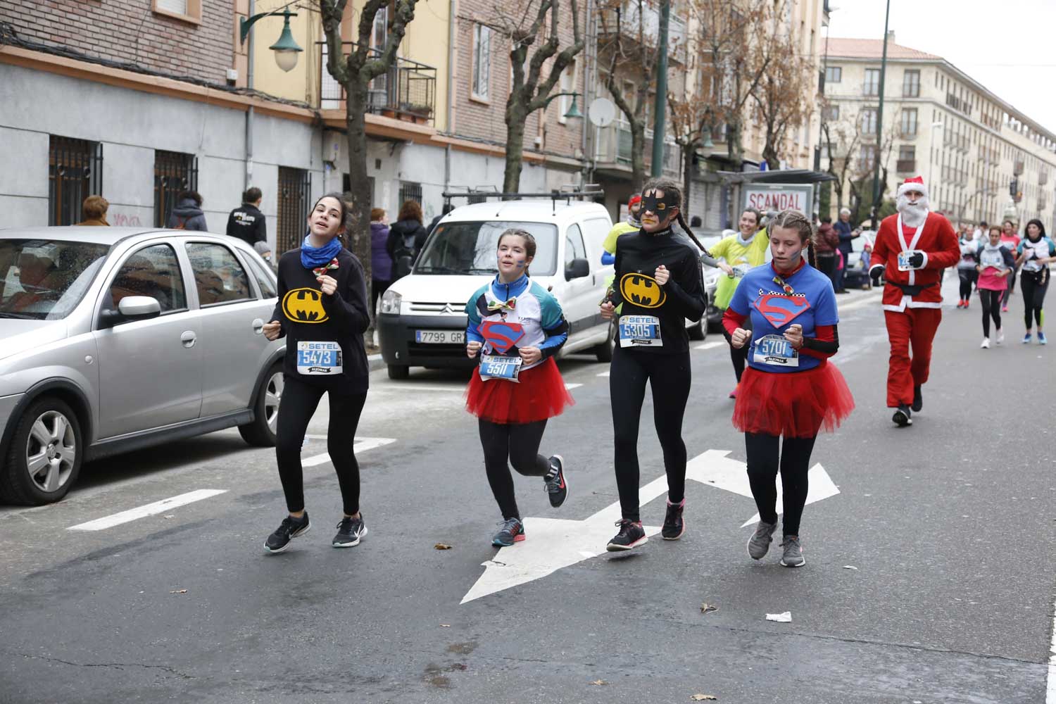 Participantes y disfraces en la San Silvestre de Salamanca