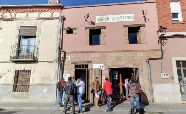 Desvalijan tres establecimientos, una oficina de correos y roban un coche en Santovenia y Cigales 