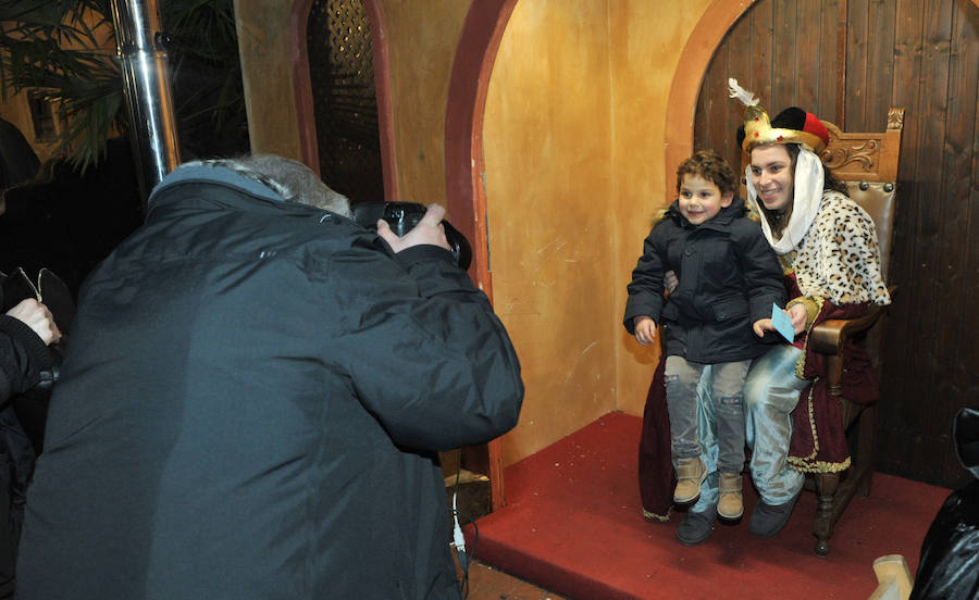 Hoy por la mañana será el último día que el Cartero Real recoja las cartas para posteriormente entregárselas a los Reyes Magos. 