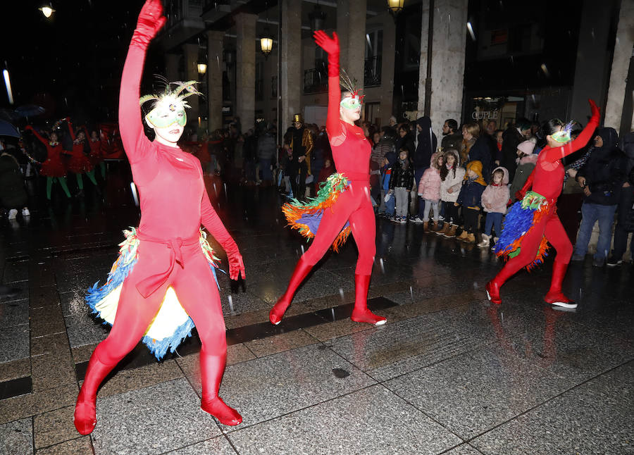 Palencia disfruta de la Cabalgata a pesar de la lluvia