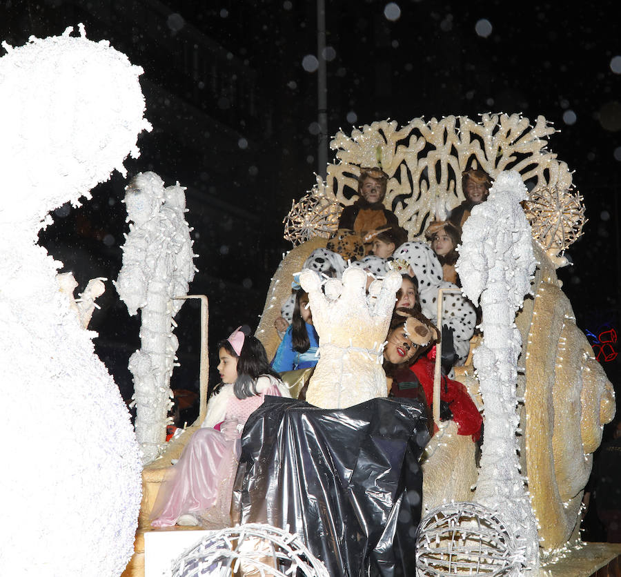 Palencia disfruta de la Cabalgata a pesar de la lluvia