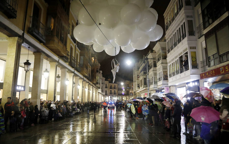 Palencia disfruta de la Cabalgata a pesar de la lluvia