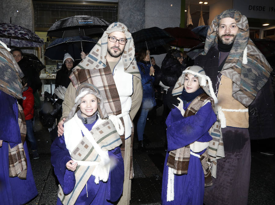 Palencia disfruta de la Cabalgata a pesar de la lluvia