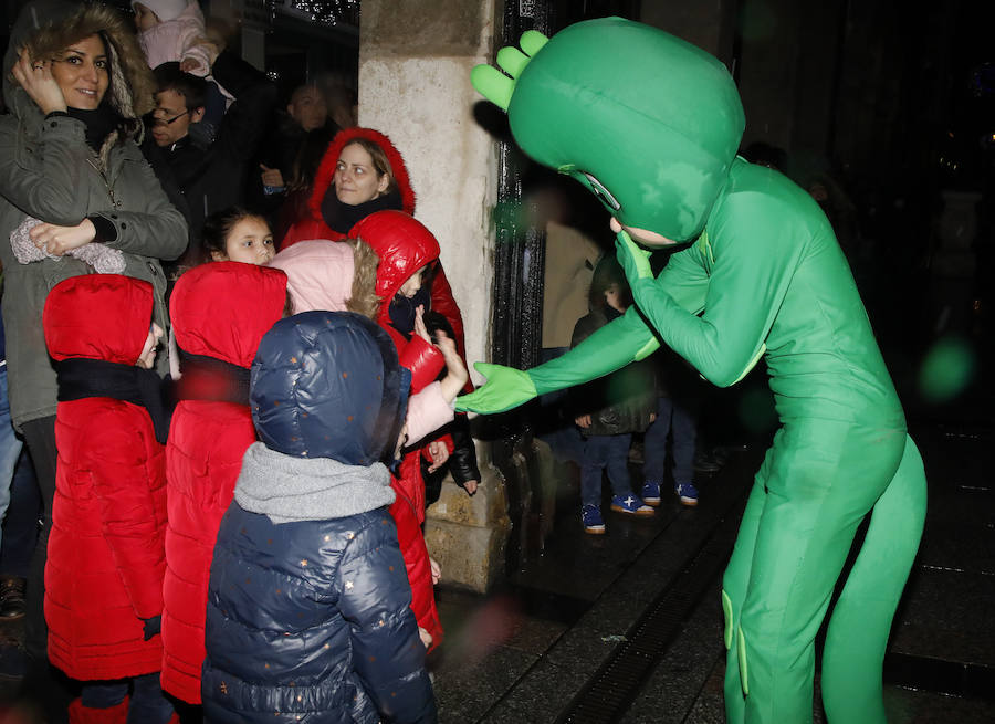 Palencia disfruta de la Cabalgata a pesar de la lluvia
