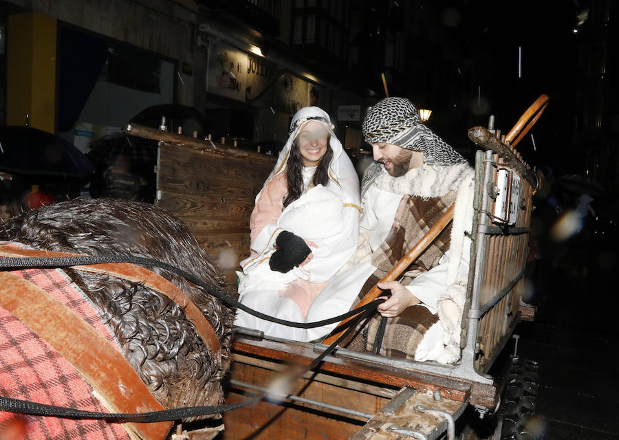 Palencia disfruta de la Cabalgata a pesar de la lluvia