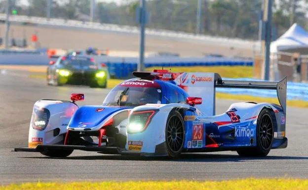 El coche de Fernando Alonso, durante la segunda jornada de entrenamientos en Daytona.