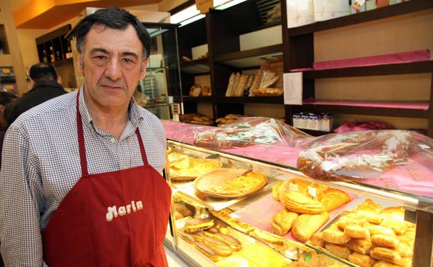 Juan José Marín, en la pastelería. 