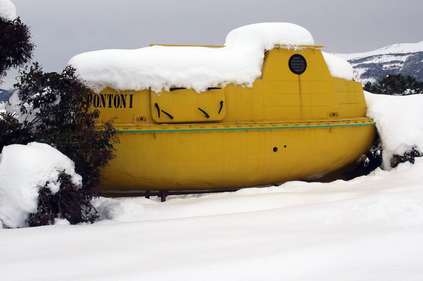 El hielo y la nieve obligan a extremar la precaución en las calles de Segovia