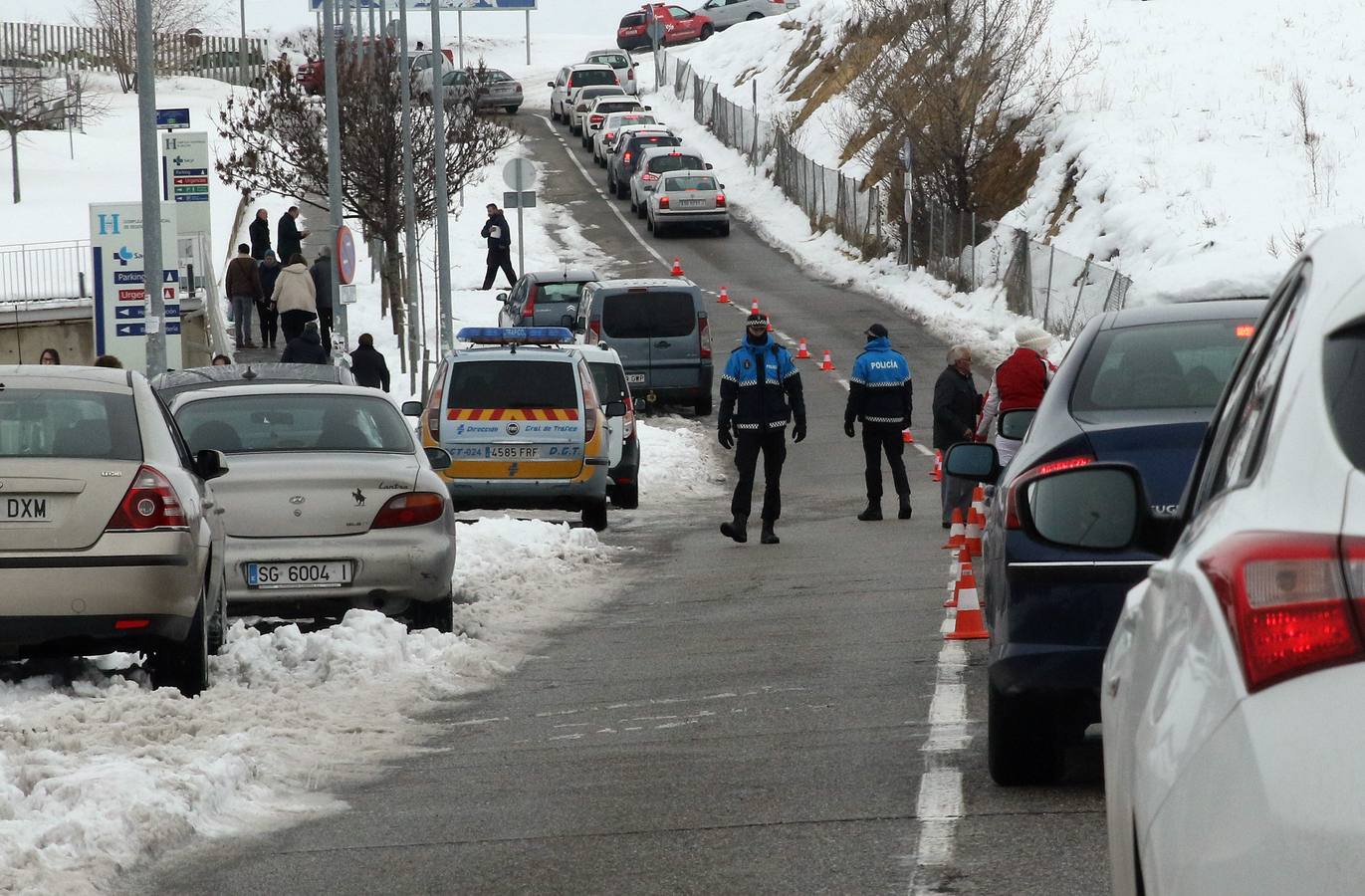 El hielo y la nieve obligan a extremar la precaución en las calles de Segovia