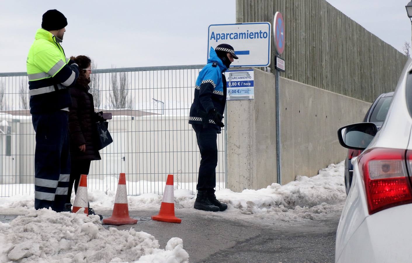 El hielo y la nieve obligan a extremar la precaución en las calles de Segovia