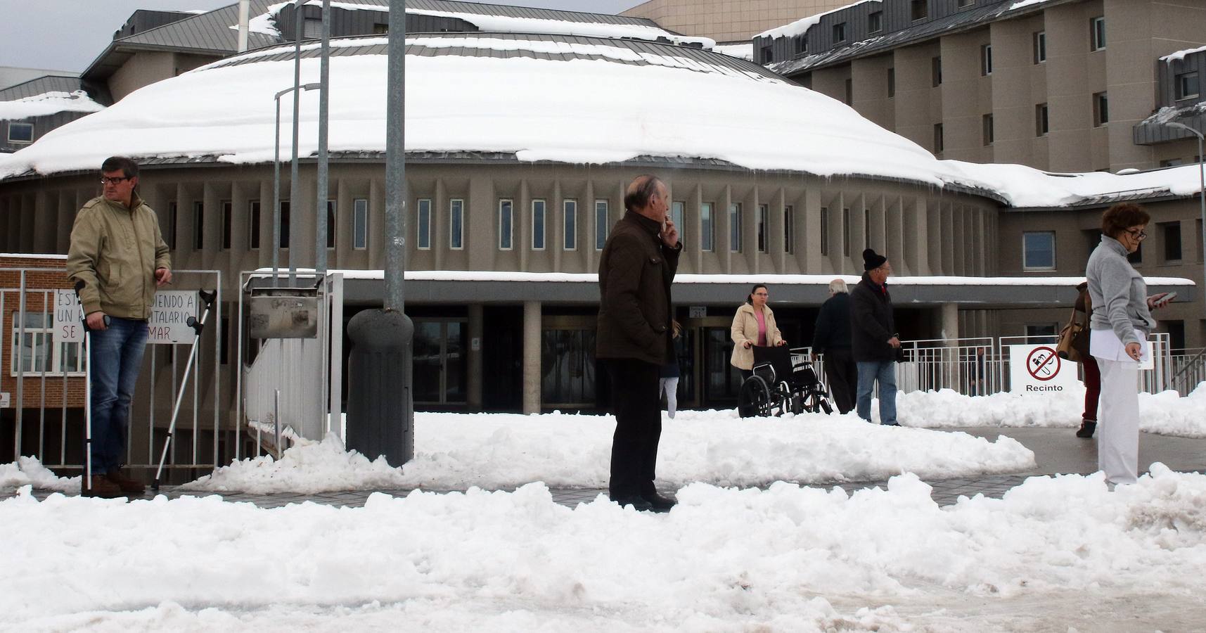 El hielo y la nieve obligan a extremar la precaución en las calles de Segovia