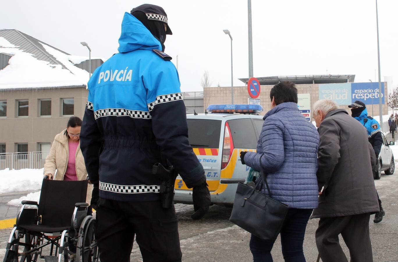 El hielo y la nieve obligan a extremar la precaución en las calles de Segovia
