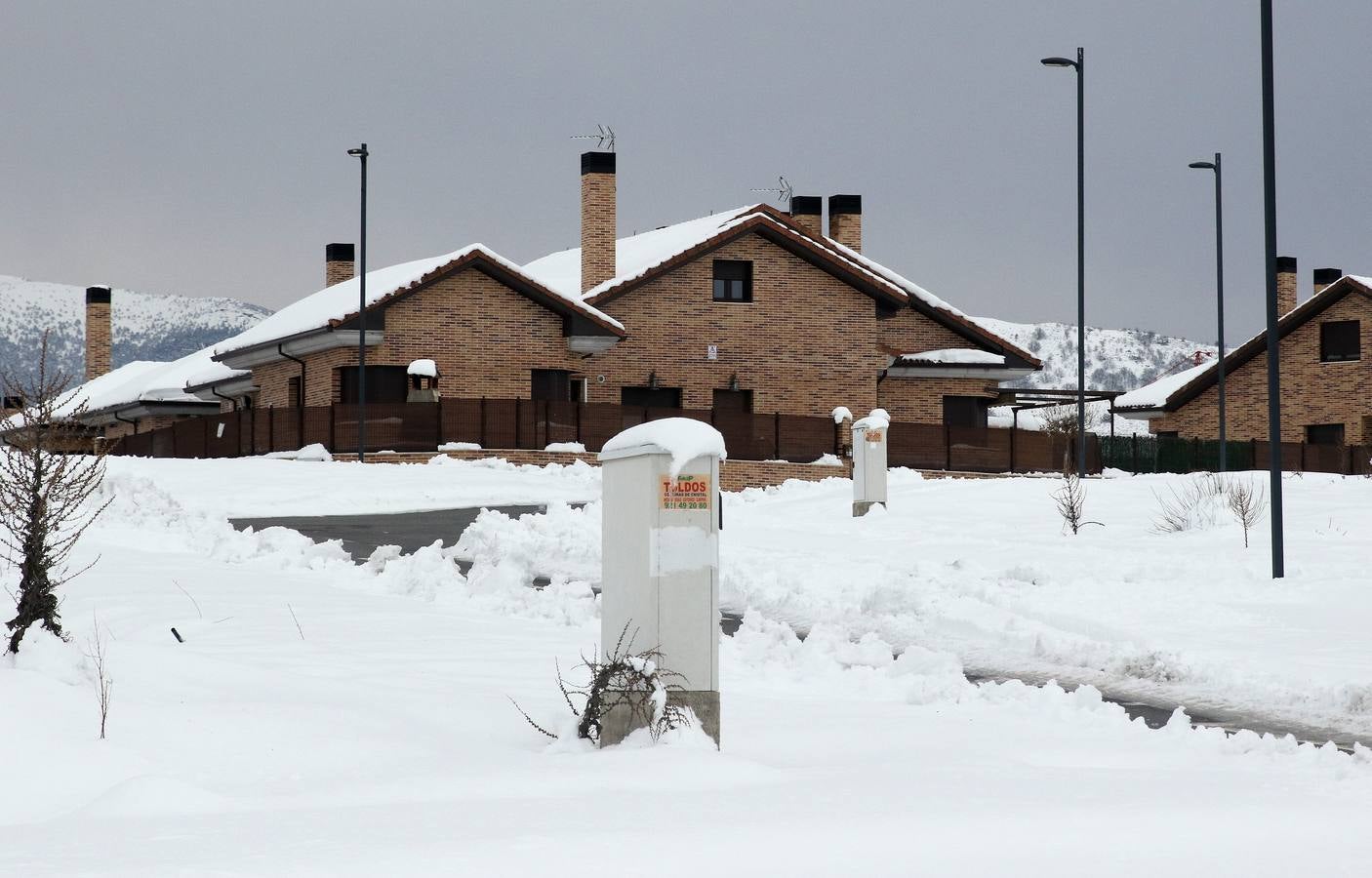 El hielo y la nieve obligan a extremar la precaución en las calles de Segovia