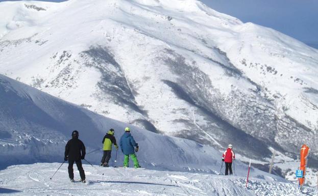 Las nevadas han dejado la estación de Alto Campoo con muy buenas condiciones