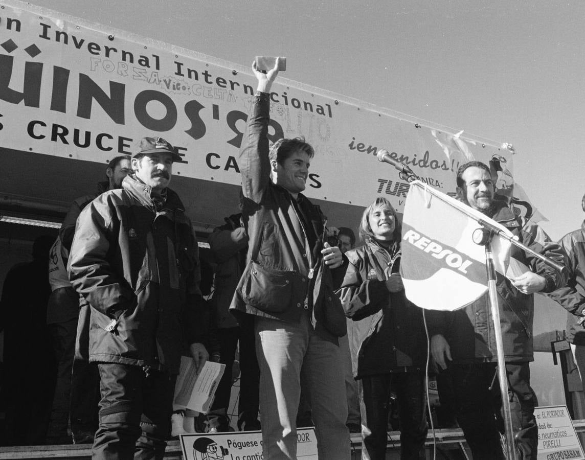 1999. Carlos Checa, con el 'Pingüino de Oro' en la jornada de clausura de la concentración de Pingüinos en Tordesillas.