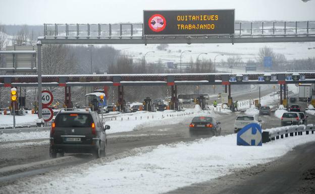 Aspecto que ofrecia el acceso a la AP-1 desde Burgos capital en febrero de 2012. 