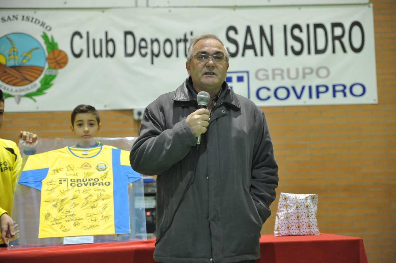 Homenaje del CD San Isidro a José Luis Tejedor