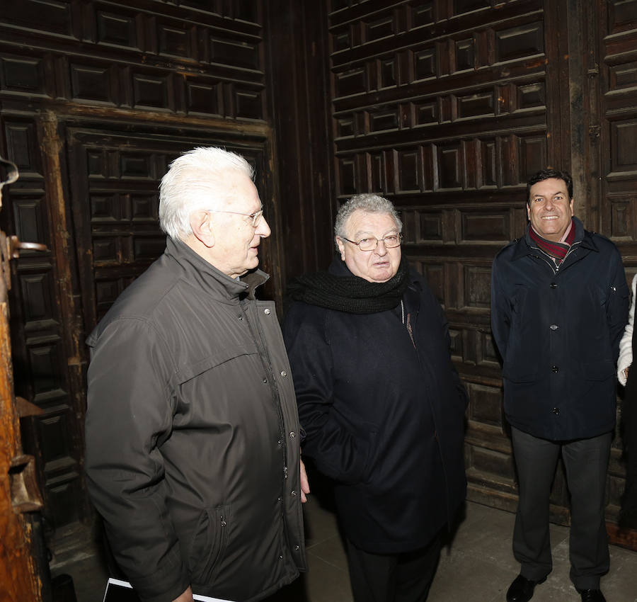 Visita del consejero de empleo a la escuela taller de la catedral