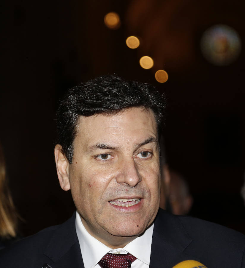 Visita del consejero de empleo a la escuela taller de la catedral