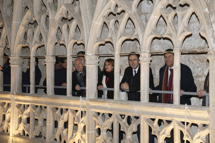 Visita del consejero de empleo a la escuela taller de la catedral