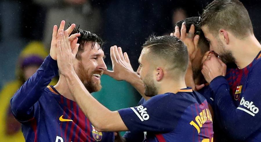 El Barça remonta un 2-0 en Anoeta, acaba con el gafe y completa una primera vuelta casi perfecta, ninguna derrota y único club invicto en Europa.