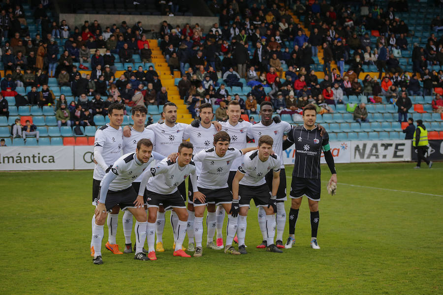 El equipo de Ramón María Calderé se deja remontar un 2-0 por el modesto Bembibre tras un nefasto partido en casa y desaprovecha la opción de ponerse segundo