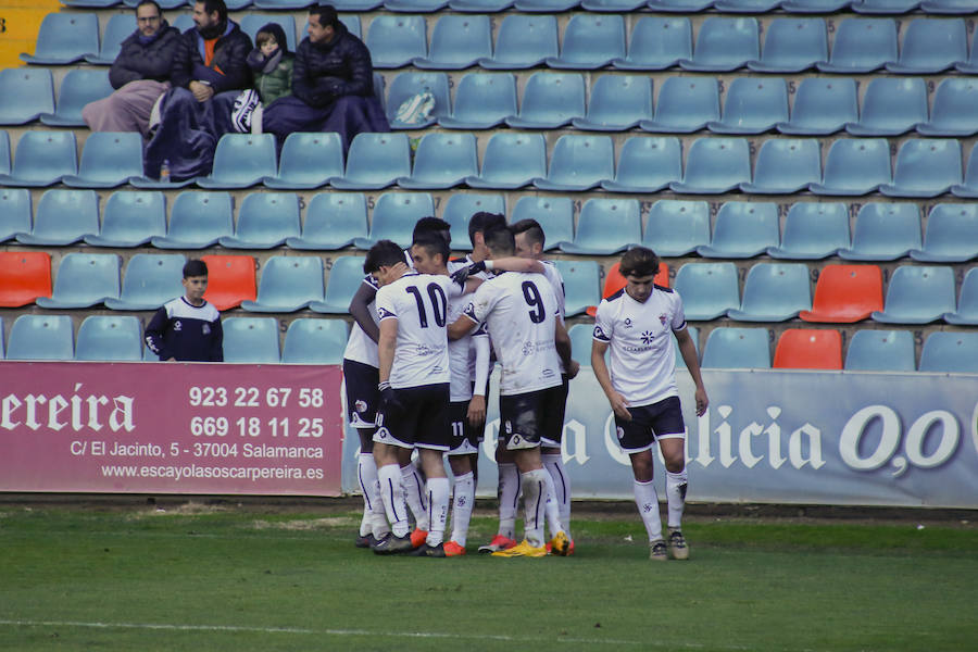 El equipo de Ramón María Calderé se deja remontar un 2-0 por el modesto Bembibre tras un nefasto partido en casa y desaprovecha la opción de ponerse segundo