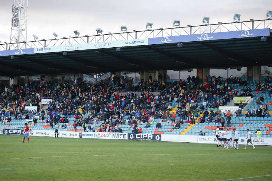 El equipo de Ramón María Calderé se deja remontar un 2-0 por el modesto Bembibre tras un nefasto partido en casa y desaprovecha la opción de ponerse segundo