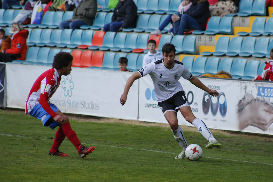 El equipo de Ramón María Calderé se deja remontar un 2-0 por el modesto Bembibre tras un nefasto partido en casa y desaprovecha la opción de ponerse segundo