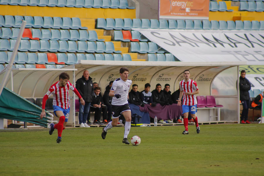 El equipo de Ramón María Calderé se deja remontar un 2-0 por el modesto Bembibre tras un nefasto partido en casa y desaprovecha la opción de ponerse segundo