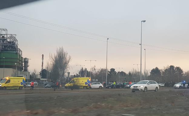 Accidente múltiple en la rotonda de Michelin con tres lesionados