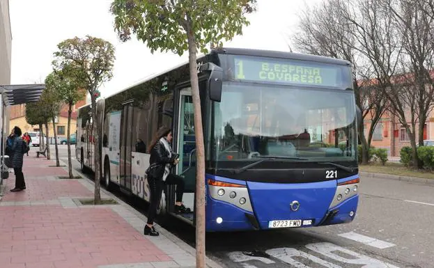 Parada del bus de la linea 1 (Barrio España-Covaresa). 