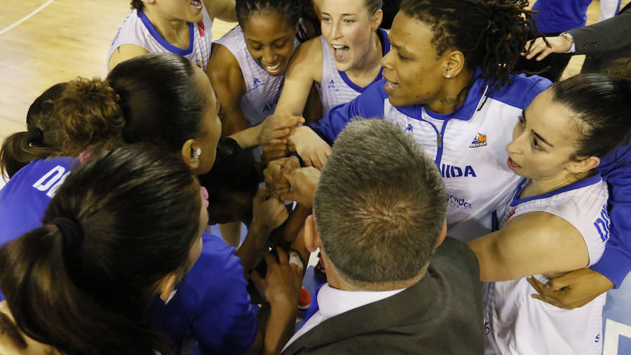 Una canasta de Laura Nicholls a escasos segundos para el final del partido le dio al equipo salmantino una importante victoria en la Euroliga que le permite seguir en la lucha por entrar en los cuartos de final