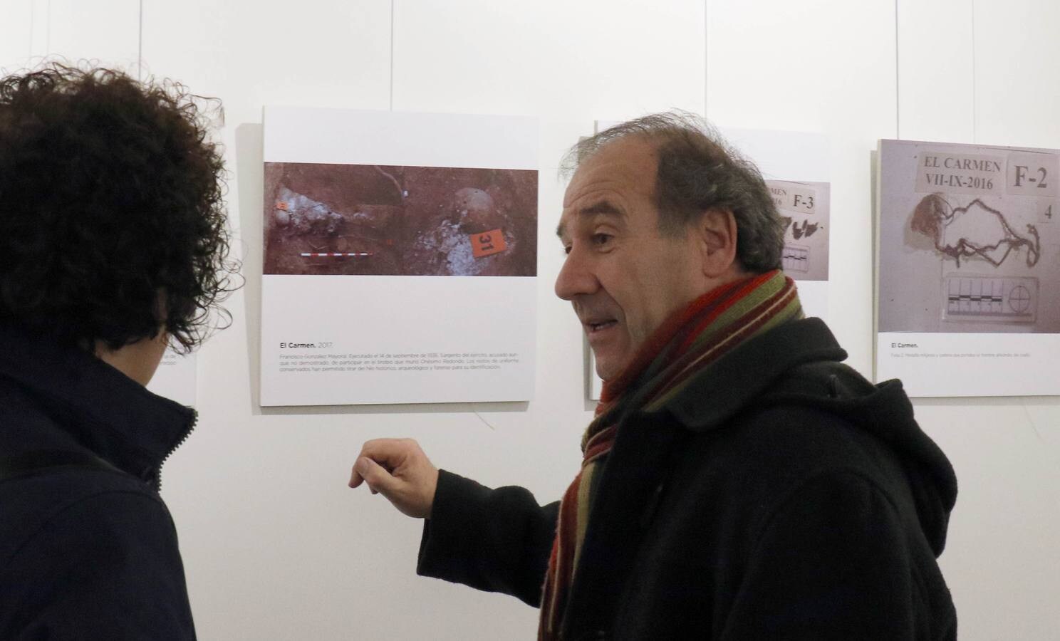 Una exposición fotográfica en el Centro Cívico Canal de Castilla, en La Victoria, reúne documentos hallados en sus investigaciones e imágenes obtenidas en las exhumaciones realizadas en la capital vallisoletana