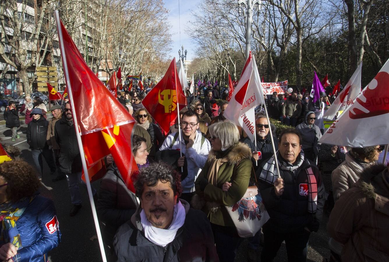 Miles de personas recorren las calles de Valladolid en defensa de la Sanidad de Castilla y León