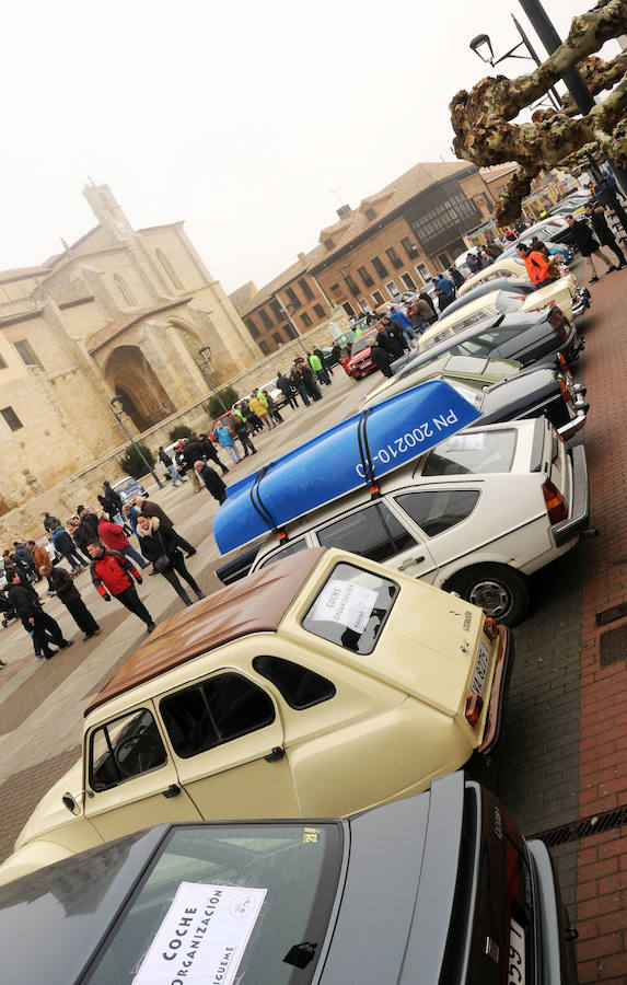 Paredes disfruta de su concentracón de coches clásicos