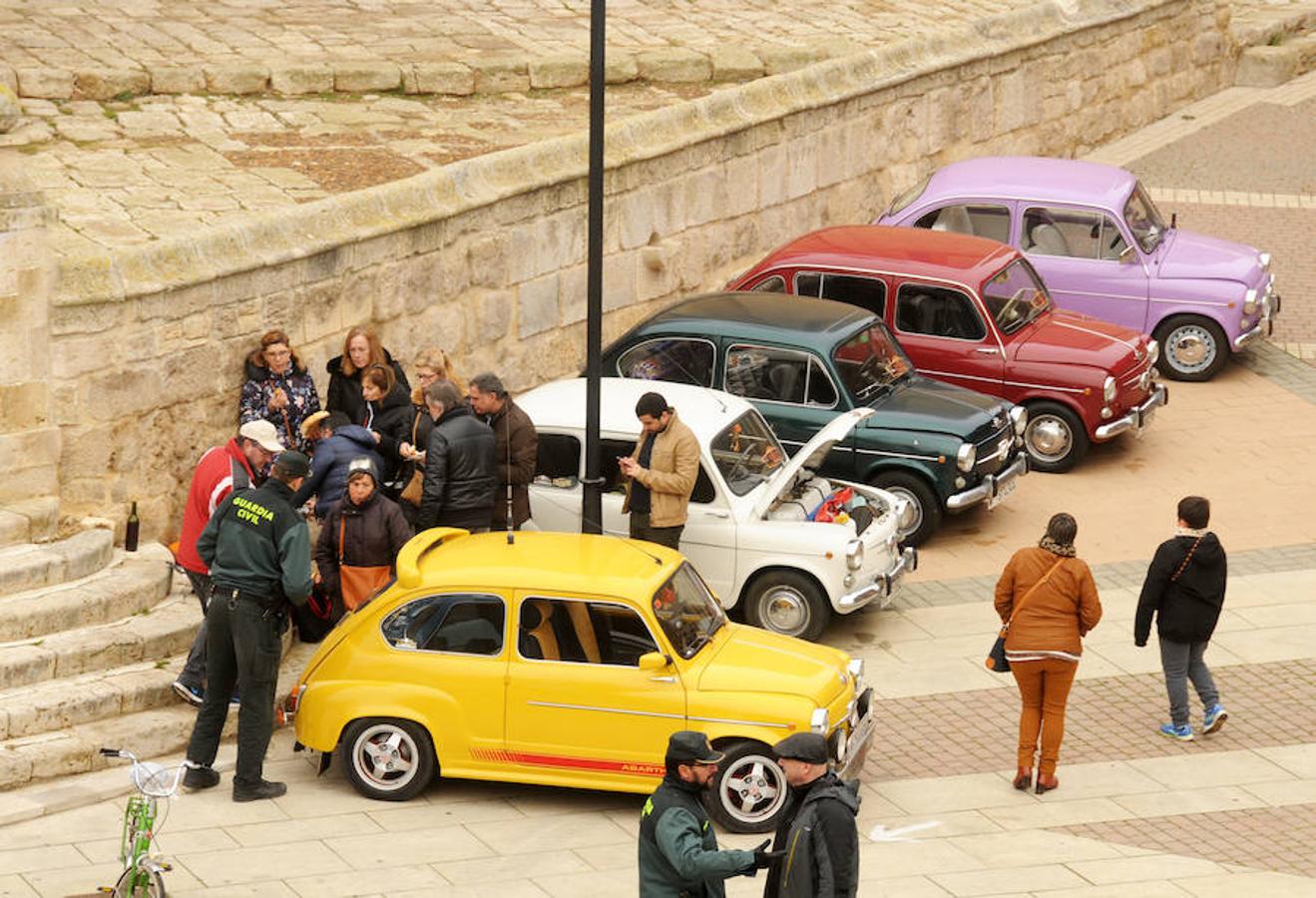 Paredes disfruta de su concentracón de coches clásicos