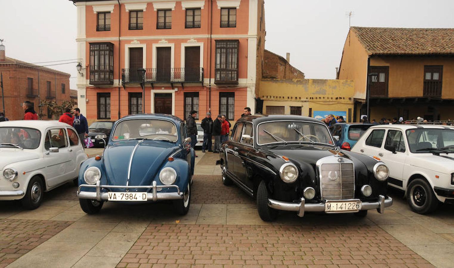 Paredes disfruta de su concentracón de coches clásicos