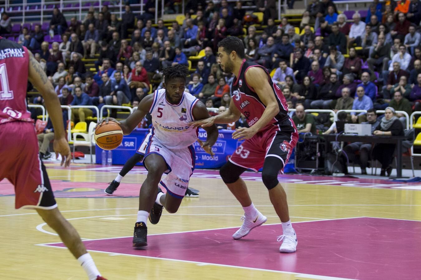 Derrota del Carramimbre Ciudad Valladolid ante el CB Clavijo (87-92)