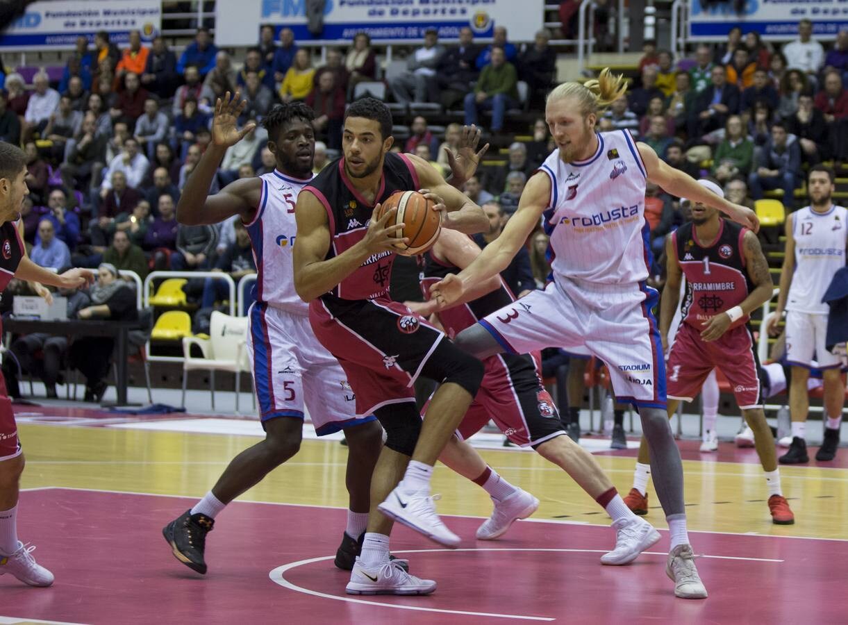 Derrota del Carramimbre Ciudad Valladolid ante el CB Clavijo (87-92)