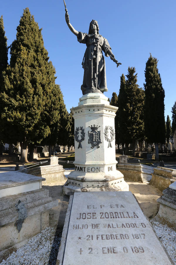 Lápida de José Zorrilla en el Panteón de Ilustres Vallisoletanos en el cementerio del Carmen. 