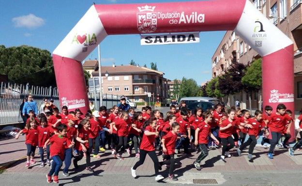 Escolares en una competición deportiva en Arévalo.