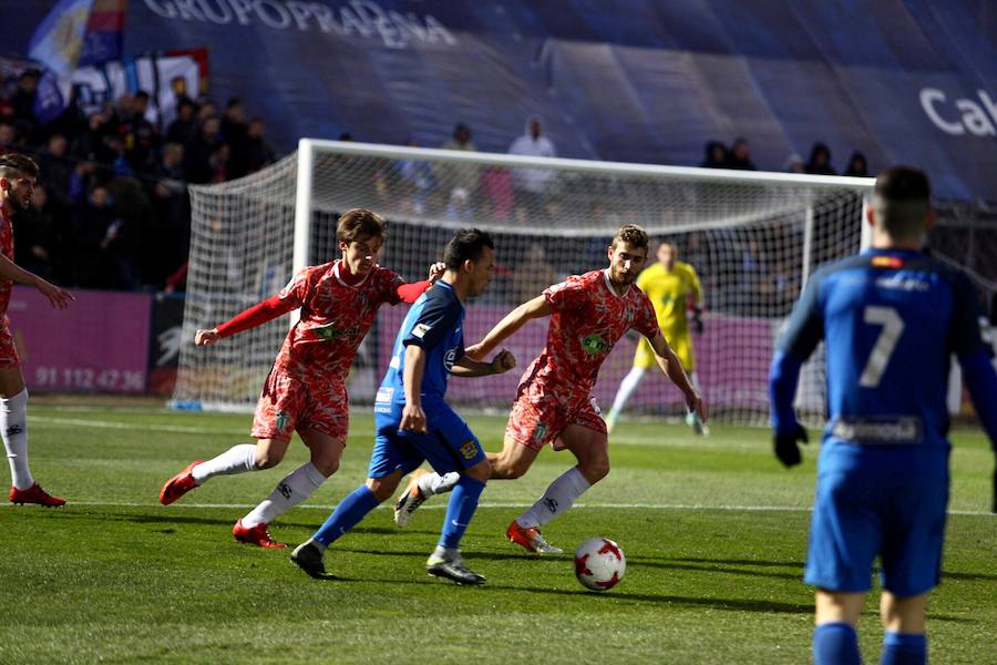 Luque presiona a un jugador del Fuenlabrada en el partido de ayer.