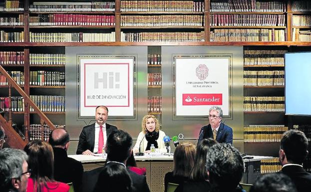 Óscar Calleja,Mirian Cortés y Pedro Sangro presentaron el espacio Hub Upsa-Banco Santader. 