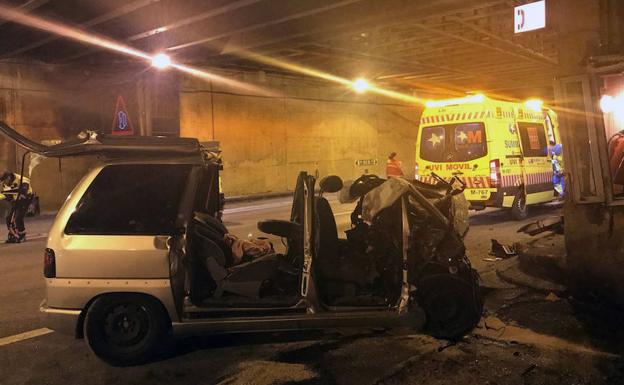 Un grave accidente de tráfico corta el túnel de Guadarrama