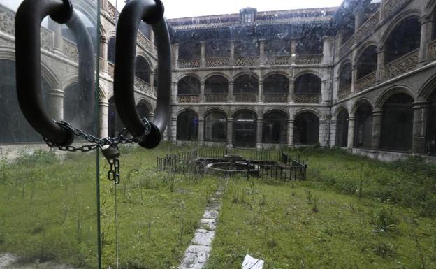 El claustro de Las Francesas presentaba este estado de abandono en el año 2013.